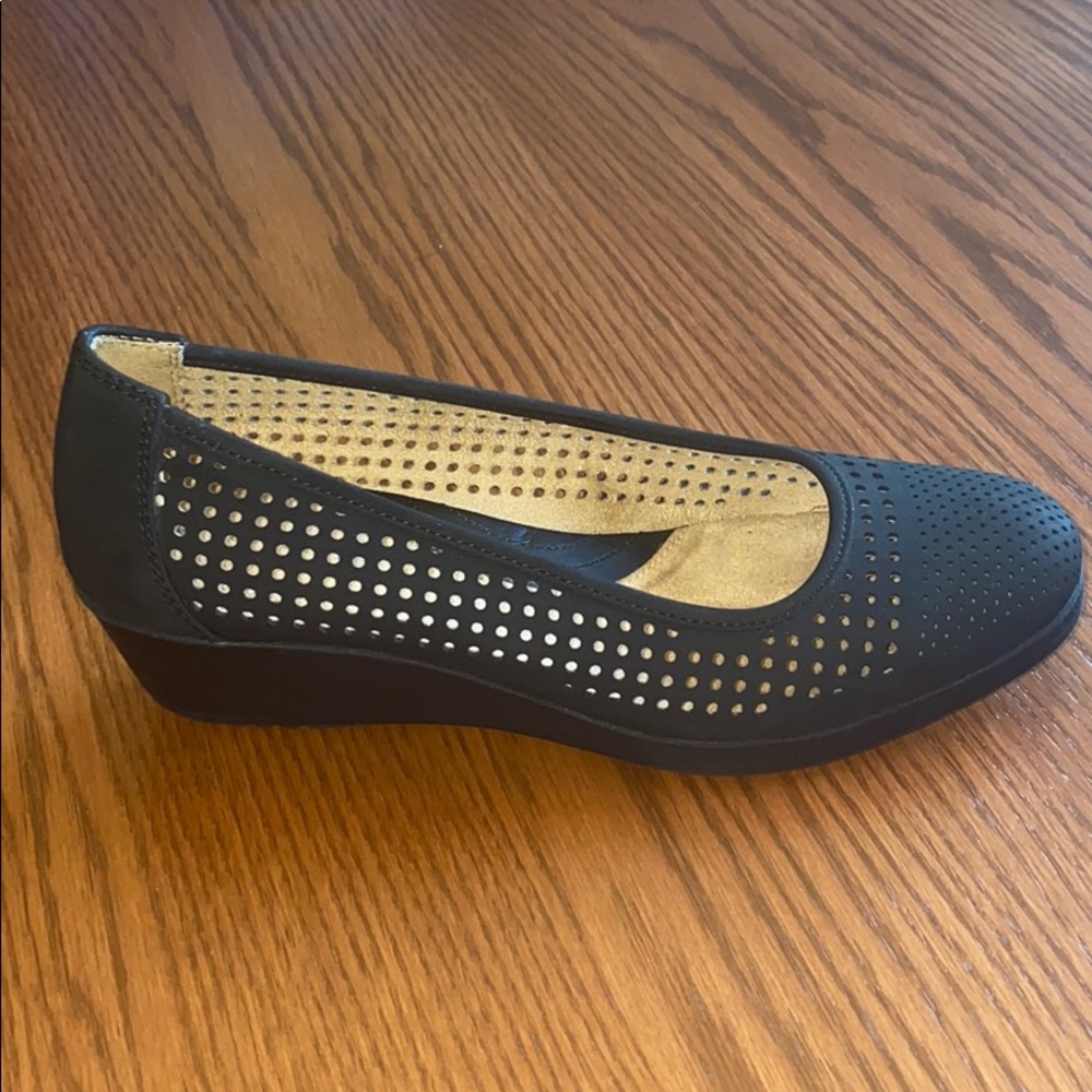 Comfortable Naturalizer black shoes
